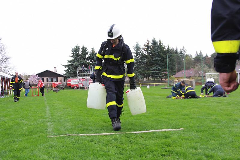 Třetí ročník soutěže Železný hasič v Jabkenicích