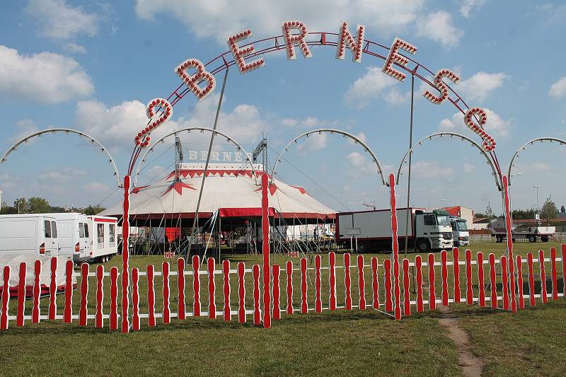 Cirkus Bernes, kterému neřekne nikdo jinak než Berousek , zde zahájí premiérovým představením druhou polovinu letošní sezony.