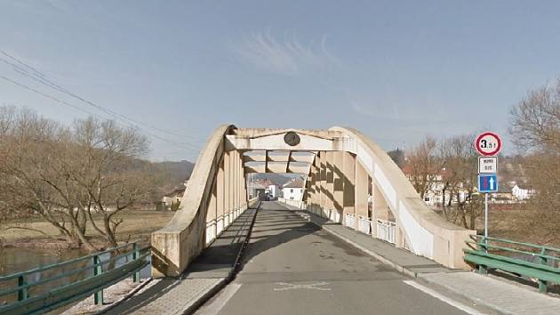 Masarykův most v Debři