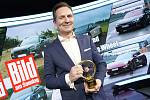 Thomas Schäfer, předseda představenstva společnosti Škoda Auto, převzal ocenění Golden Steering Wheel (Zlatý volant) 2021 za nejlepší elektrické SUV pro vůz Enyaq iV