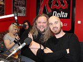Dopoledne byl hostem ádia Kiss Delta také Igor Timko, frontman populární slovenské kapely No Name. S moderátory Jirkou Štěpánkem (na snímku) a Vojtou Sklenářem mluvil například o novém albu své kapely, plánech do budoucna nebo o respektu ke Karlu Gottovi.