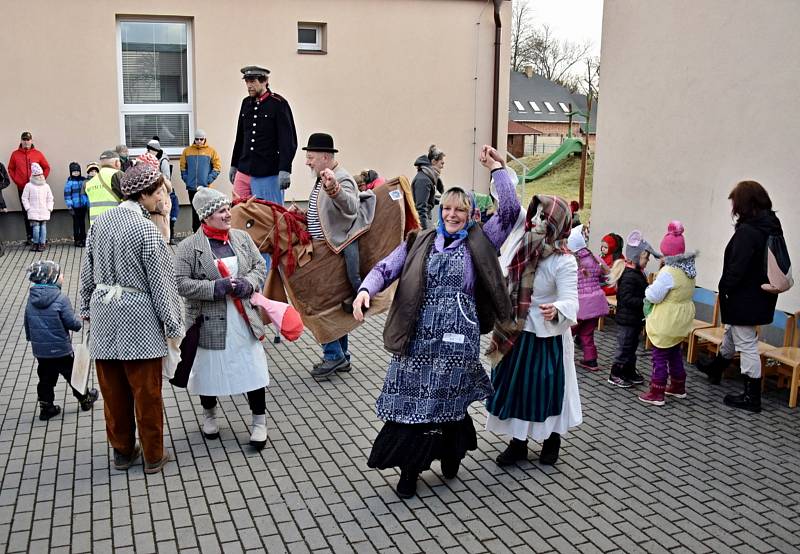 Masopustní veselí v Bělé pod Bezdězem.