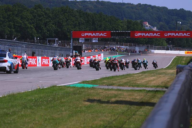 Závody Rel Bull Racing na německém Sachsenringu.