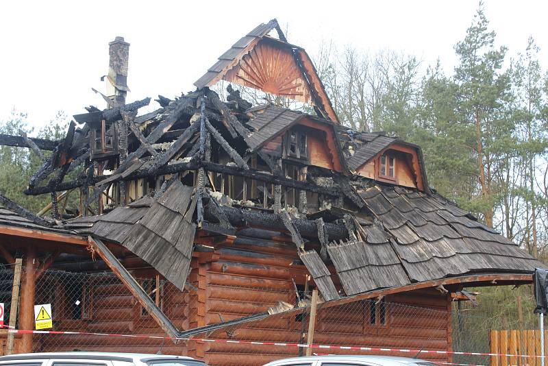 Spáleniště motorestu 4 kameny u Brandýsa nad Labem.