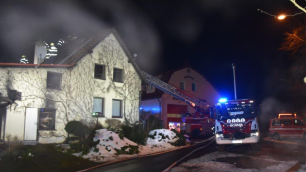 Z požáru rodinného domu v obci Veselá 22. ledna 2021.