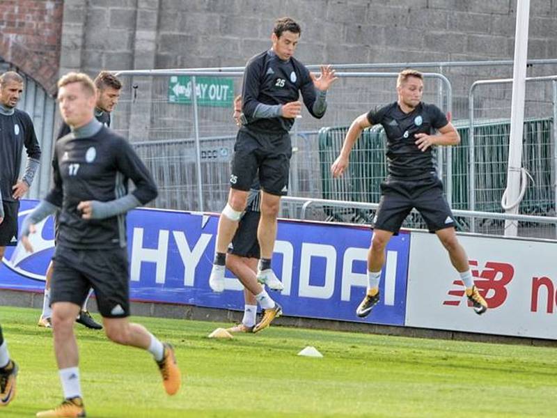 Trénink fotbalistů Mladé Boleslav v Dublinu před zápasem Evropské ligy.