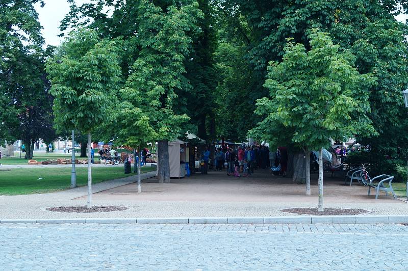 Na jarmarku byli k vidění muzikanti Bohemia Bards,  šermíři i tanečníci.