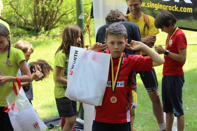 Tradiční Běh do příhrazských schodů v Příhrazích na Mnichovohradišťsku přilákal na start přes stovku závodníků.