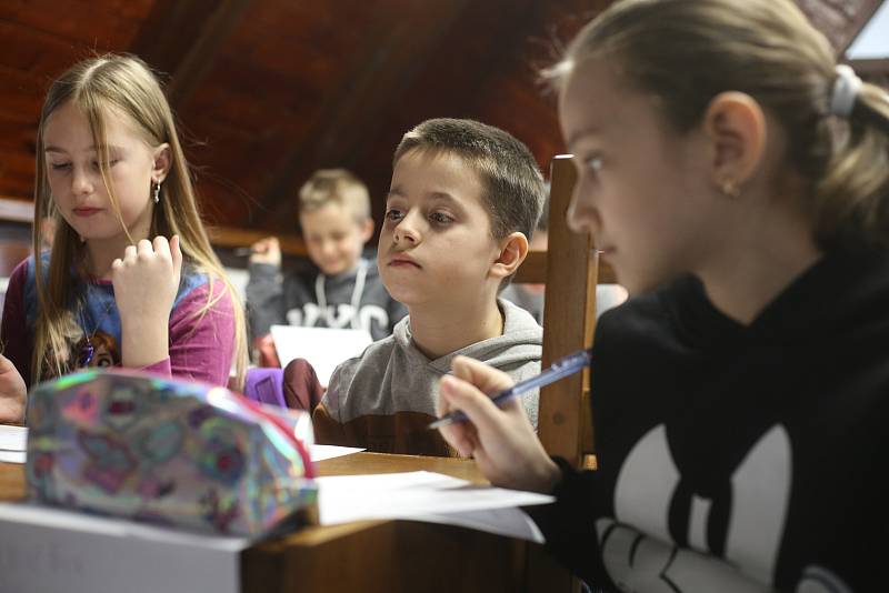 Škola pro děti ukrajinských uprchlíků v bývalé restauraci Koliba v Mladé Boleslavi.