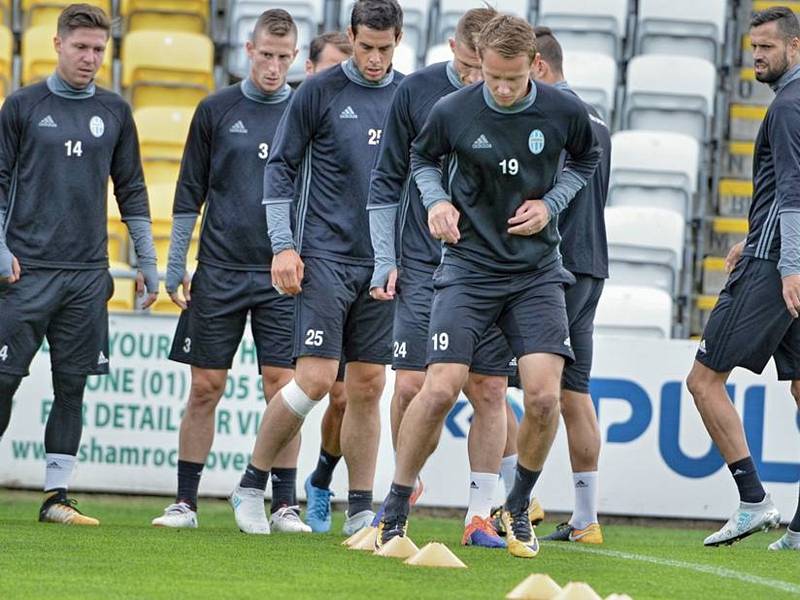 Trénink fotbalistů Mladé Boleslav v Dublinu před zápasem Evropské ligy.