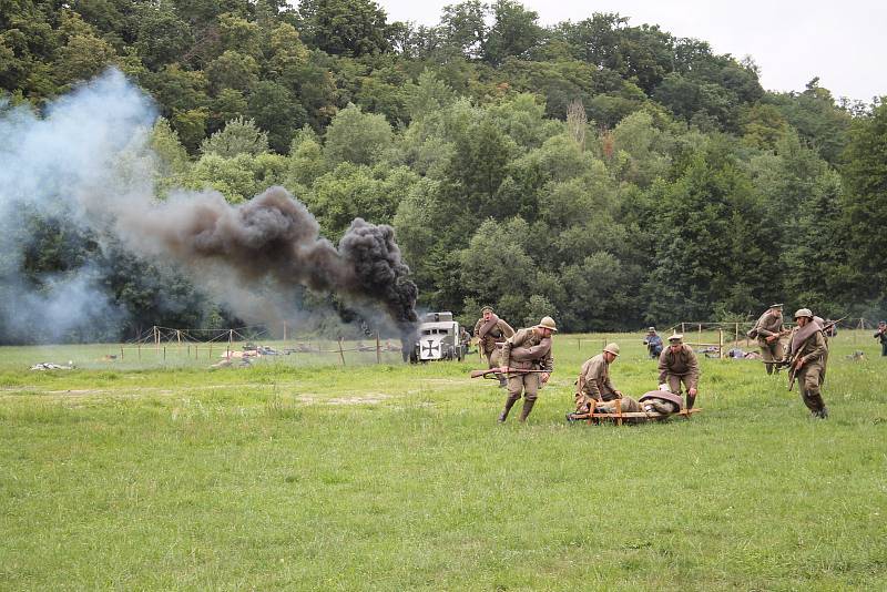 Střelba a výbuchy zněly v sobotu odpoledne 23. června z Krásné louky v Mladé Boleslavi.