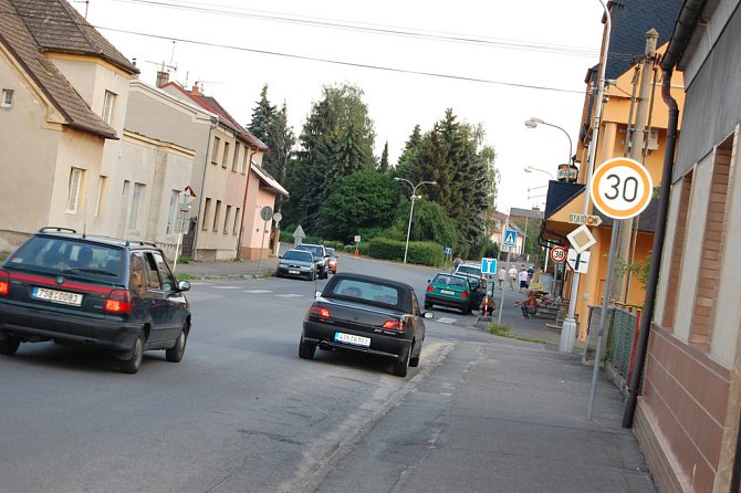 Bude se v Boleslavské ulici v Bakově nad Jizerou parkovat jen na jedné straně?
