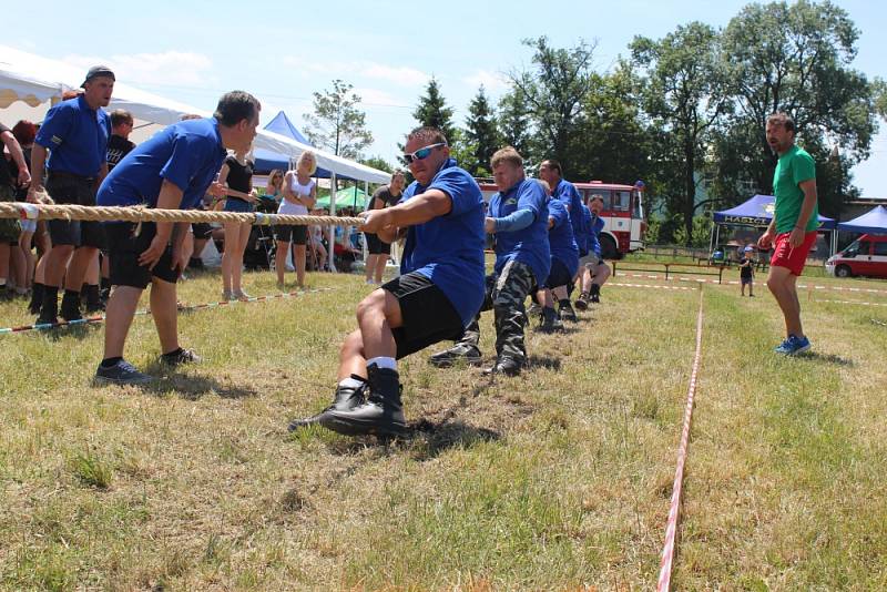 Už pošesté se ve Všejanech sešli siláci z řad žen a mužů, aby poměřili své síly v neobvyklé sportovní disciplíně, a to v přetahování lana. Akce je spojena s Všejanskými slavnostmi. Připraven byl bohatý doprovodný program.