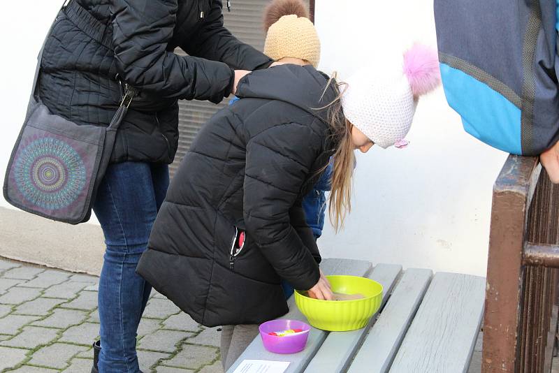 Děti v Ekocentru Zahrada v Mladé Boleslavi pátraly po příčinách zimního spánku.