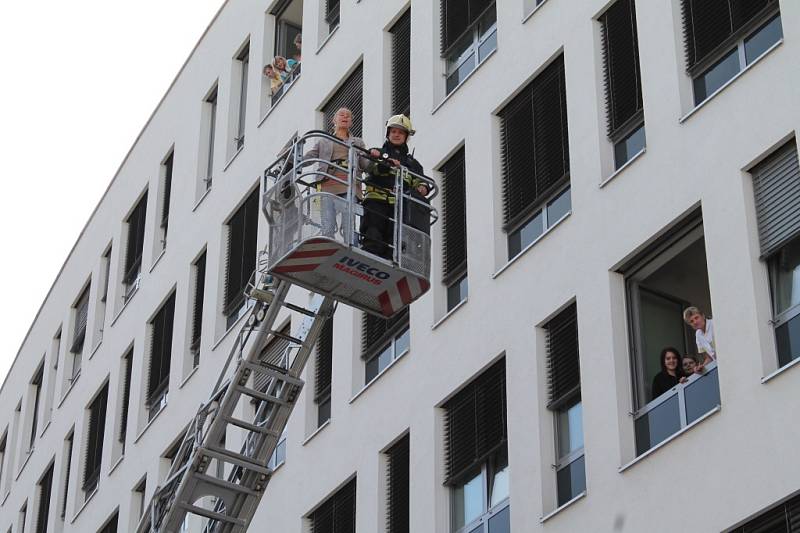 Hasiči zasahovali v nemocnici při taktickém cvičení. Hořel rozvadeč