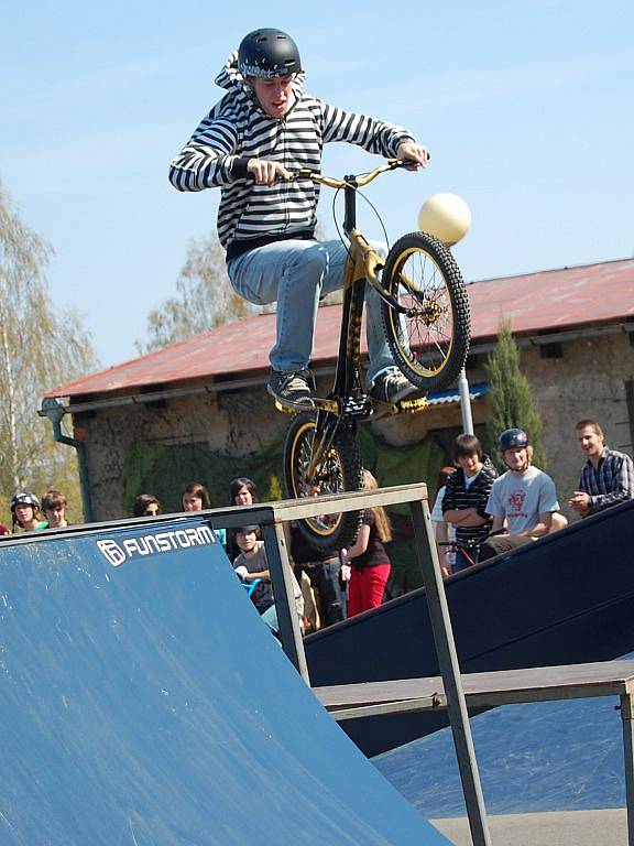 Otevření skateparku v bývalé betonárce na okraji Mladé Boleslavi.