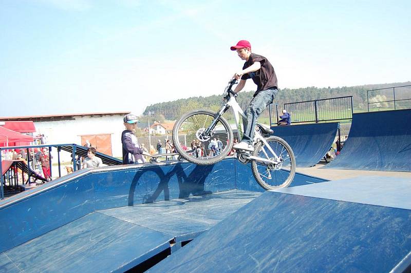 Otevření skateparku v bývalé betonárce na okraji Mladé Boleslavi.