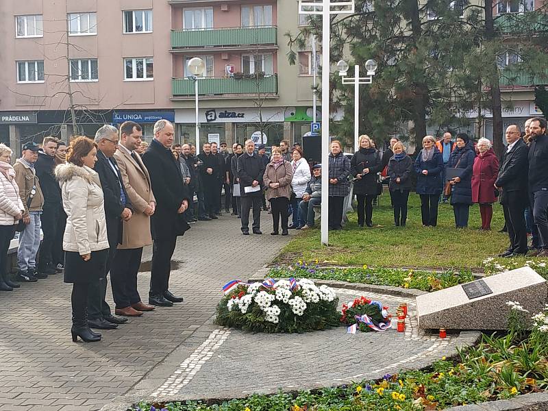 Na mladoboleslavském náměstí Republiky se vzpomínalo na sametovou revoluci.