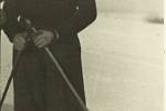 Tatínek paní Ženatové v roce 1944 na vlastnoručně vyrobených lyžích
