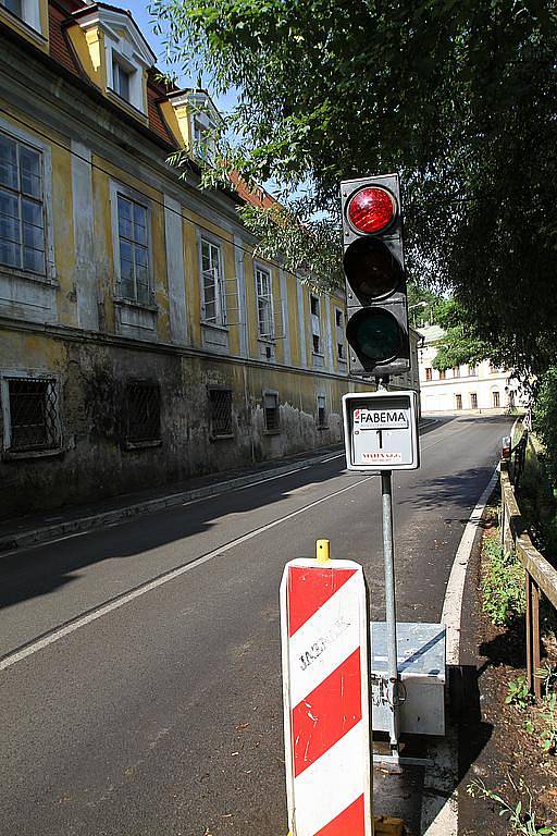 Semafor na křižovatce v Neuberku.