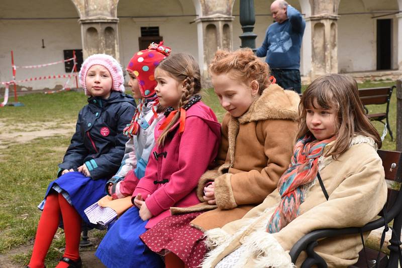 Velikonoční tvoření v bělském infocentru si nenechaly ujít desítky dětí