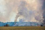 Požár pole u Luštěnic napáchal velké škody