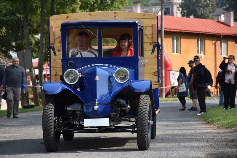 Do Kropáčovy Vrutice se opět sjeli milovníci traktorů a zemědělské techniky.