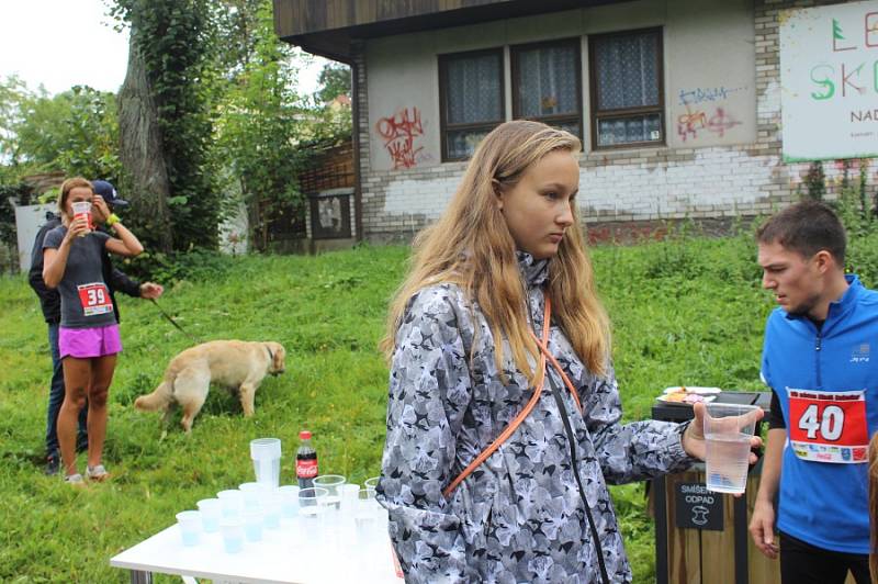 Deštivá neděle patřila v Mladé Boleslavi Běhu městem.