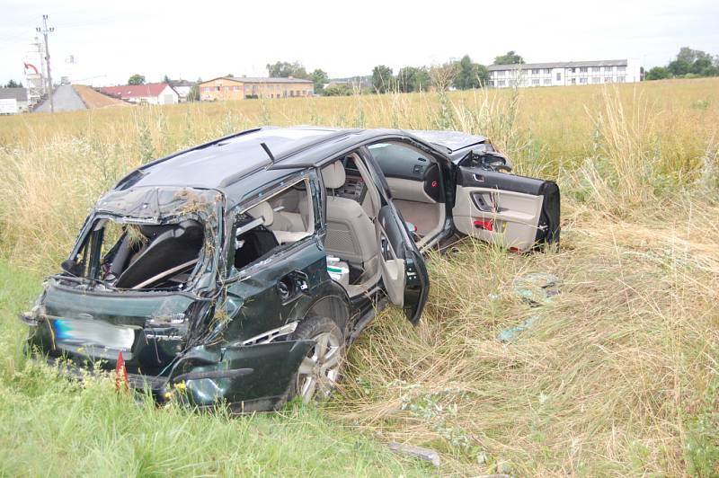 Pondělní dopravní nehoda osobního automobilu na silnici R10 u Bezděčína na Mladoboleslavsku.