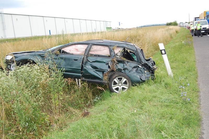 Pondělní dopravní nehoda osobního automobilu na silnici R10 u Bezděčína na Mladoboleslavsku.