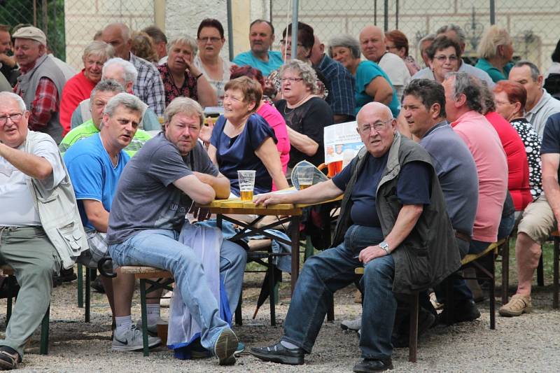 Vtelenská dechparáda zaplnila areál zámku Stránov