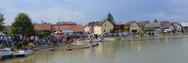 Neckyáda v Dolním Bousově.