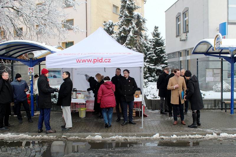 Ze slavnostního programu k zapojení mladoboleslavského regionu do Pražské integrované dopravy v Benátkách nad Jizerou.