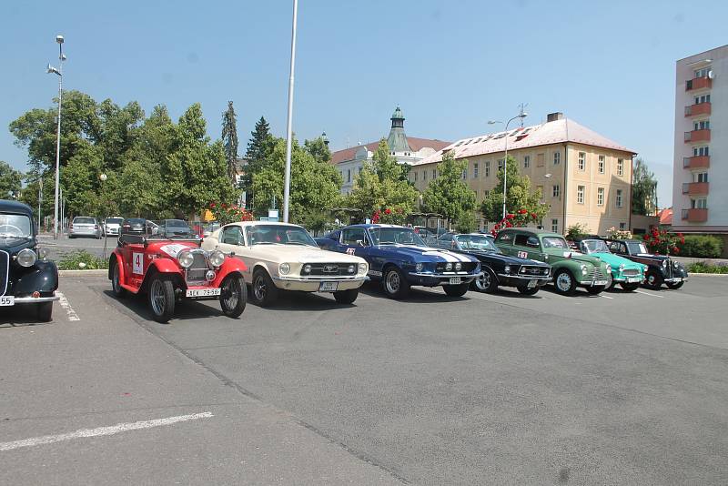 Z desátého ročníku Oldtimer Bohemia Rally v Mladé Boleslavi.