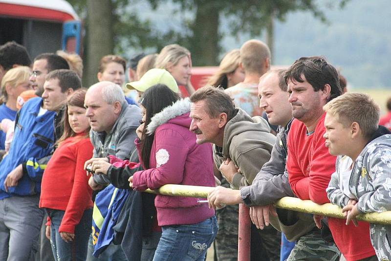 Konec Mladoboleslavského poháru v požárním sportu v Dlouhé Lhotě.