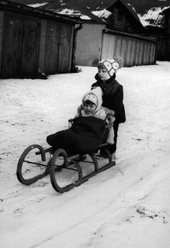 Takto si užívali zábavu na sněhu Šimlingerovi v roce 1976