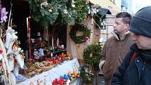 Vánoční trhy na Českobratrském náměstí přilákaly davy lidí.
