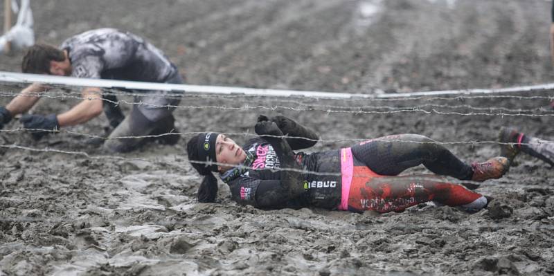 Extrémní překážkový závod Taxis Gladiator Race na pardubickém dostihovém závodišti.