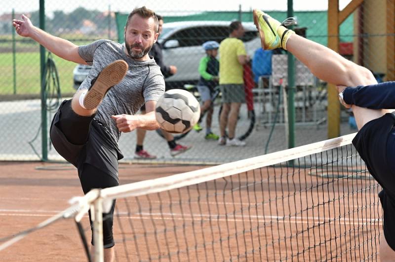 Ve Sportovním areálu Kolomuty se uskutečnil o víkendu nohejbalový turnaj trojic - 10. ročník Helada Cup, kterého se zúčastnilo 31 hráčů, 10 týmů. 