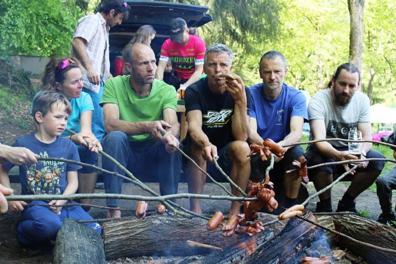 Tradiční Běh do příhrazských schodů v Příhrazích na Mnichovohradišťsku přilákal na start přes stovku závodníků.