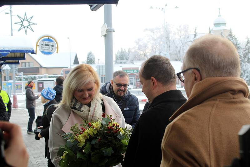 Ze slavnostního programu k zapojení mladoboleslavského regionu do Pražské integrované dopravy v Benátkách nad Jizerou.