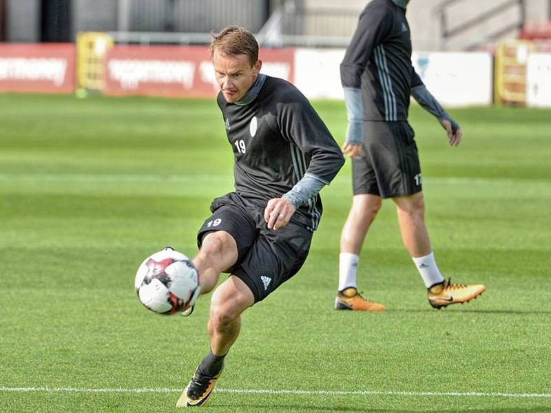 Trénink fotbalistů Mladé Boleslav v Dublinu před zápasem Evropské ligy.