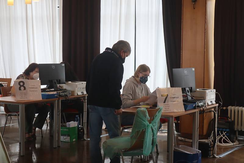 V pondělí bylo očkovací centrum v Mladé Boleslavi o mnoho prázdnější než ve čtvrtek