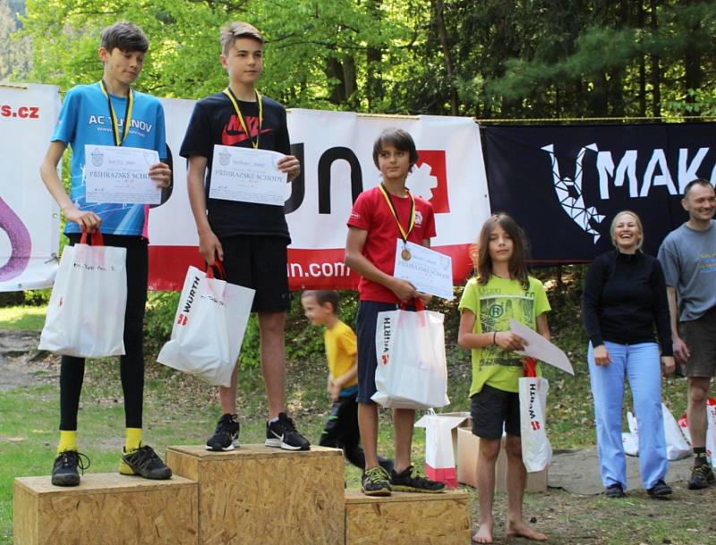 Tradiční Běh do příhrazských schodů v Příhrazích na Mnichovohradišťsku přilákal na start přes stovku závodníků.