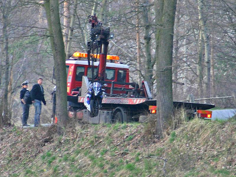 Tragická nehoda motorkáře u Bělé pod Bezdězem.