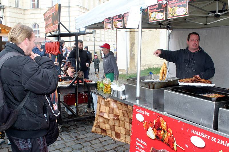 Z velikonočního jarmarku na Českobratrském náměstí v Mladé Boleslavi.