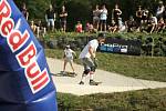 Ze závodu longboardů Red Bull Feel the Wheel 2020 na bikrosové trati v Benátkách nad Jizerou.