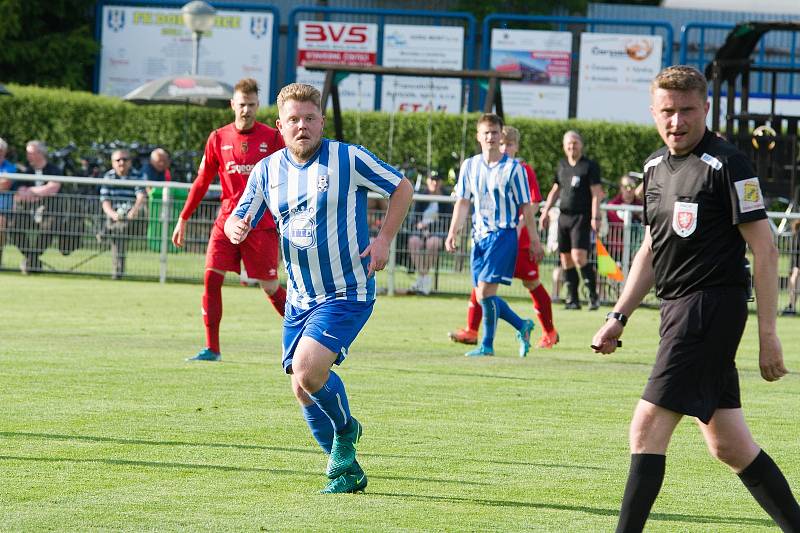 Krajský přebor, 25. kolo: FK Dobrovice (modrobílá kombinace) - FC Velim (1:2)