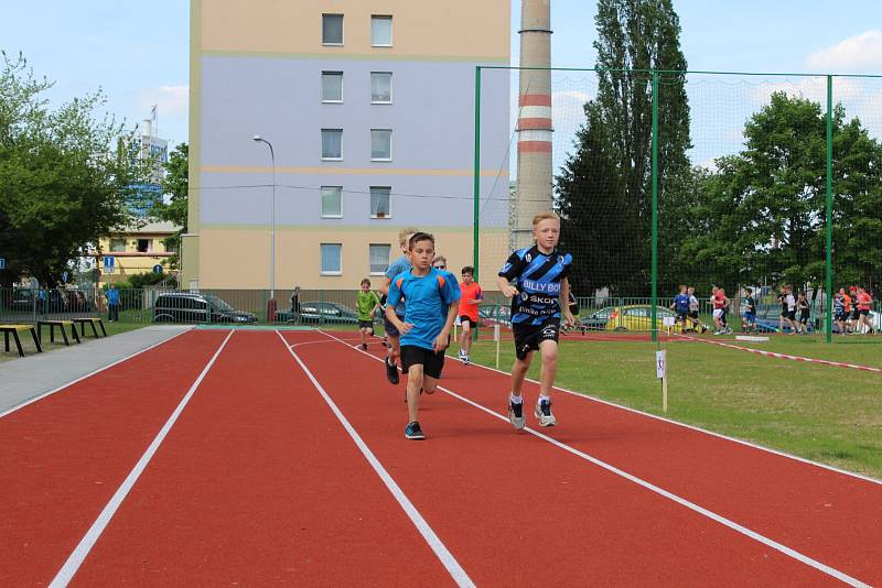 PÁTÁ ZÁKLADNÍ škola Mladá Boleslav se letos už podruhé zapojila do charitativní akce Run and Help aneb běhání, které pomáhá.