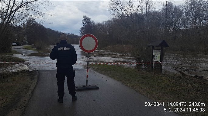 Strážníci v Mladé Boleslavi zavřeli silnici v Podlázkách 5. 2. 2024